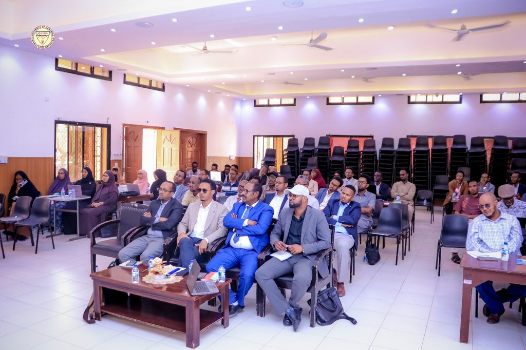 𝗨𝗻𝗶𝘃𝗲𝗿𝘀𝗶𝘁𝘆 𝗼𝗳 𝗛𝗮𝗿𝗴𝗲𝗶𝘀𝗮 𝗛𝗼𝘀𝘁𝘀 𝗧𝗿𝗮𝗶𝗻𝗶𝗻𝗴 𝗼𝗻 𝗣𝘂𝗯𝗹𝗶𝘀𝗵𝗶𝗻𝗴 𝗦𝗰𝗶𝗲𝗻𝘁𝗶𝗳𝗶𝗰 𝗥𝗲𝘀𝗲𝗮𝗿𝗰𝗵 𝗶𝗻 𝗥𝗲𝗽𝘂𝘁𝗮𝗯𝗹𝗲 𝗝𝗼𝘂𝗿𝗻𝗮𝗹𝘀